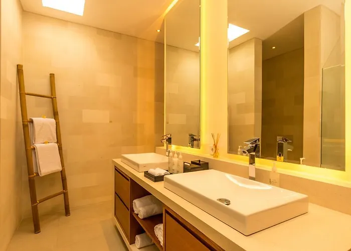 Seriska - Spacious 5br Private Pool With Private Cook, & Tour Jimbaran